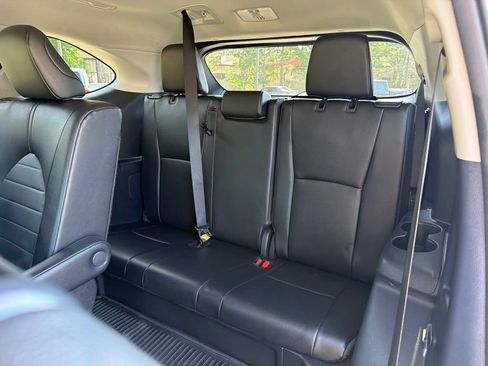 Used 2024 Toyota Highlander XLE AWD/4WD image 22