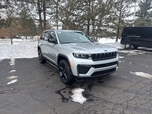 New 2026 Jeep Grand Cherokee Limited w/ Limited Altitude Package image 9