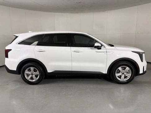 New 2026 Kia Sorento LX FWD image 9