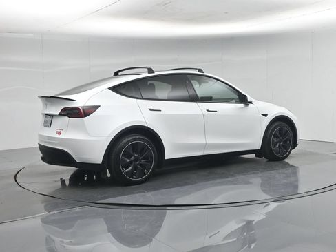 Used 2023 Tesla Model Y Long Range AWD/4WD image 24