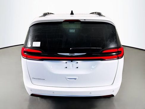 New 2026 Chrysler Pacifica Pinnacle image 6