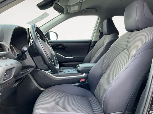 Used 2020 Toyota Highlander LE AWD/4WD image 9