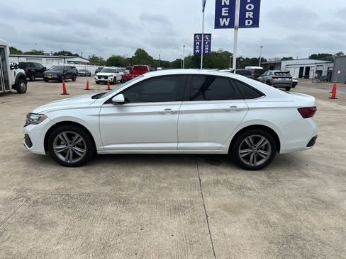 Used 2023 Volkswagen Jetta SE FWD image 6