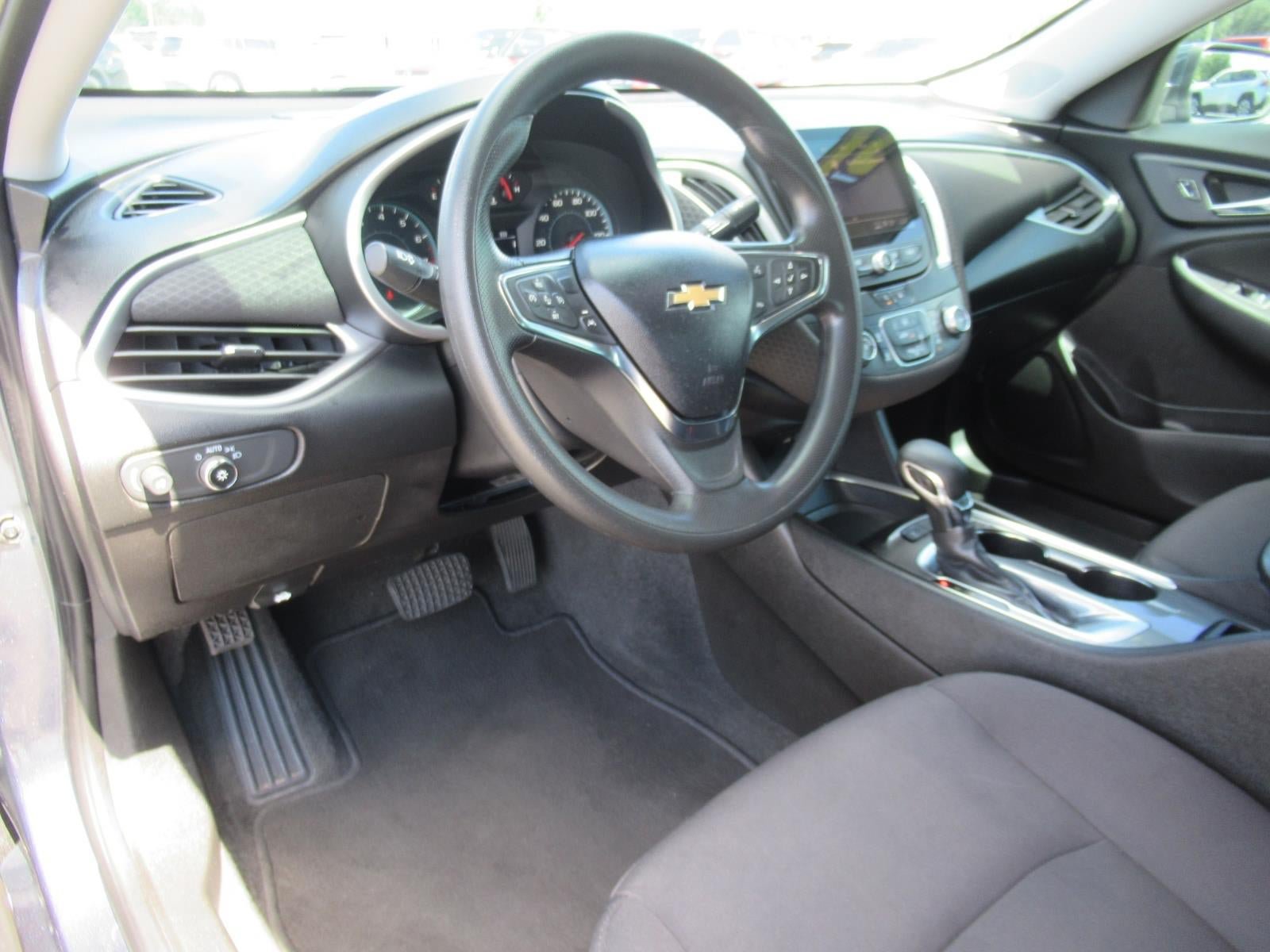 Used 2021 Chevrolet Malibu LS FWD image 18