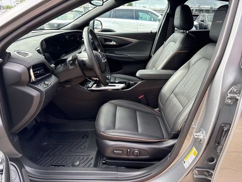 Used 2025 Buick Envista Avenir FWD image 9