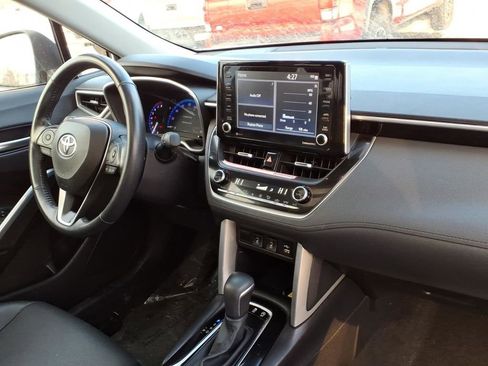 Used 2022 Toyota Corolla Cross XLE w/ Convenience Package image 23