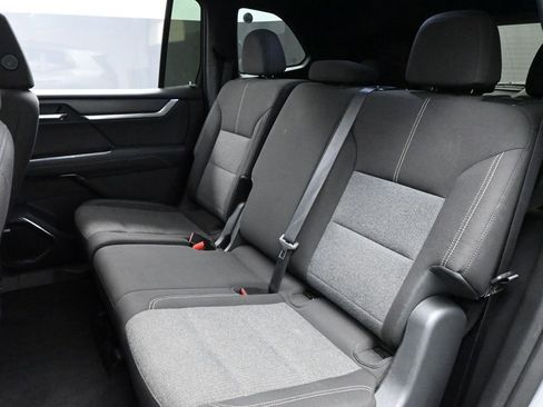 Used 2025 GMC Acadia Elevation image 14