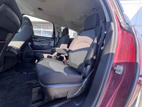 Used 2017 Chevrolet Traverse LT w/ Style and Technology Package image 24