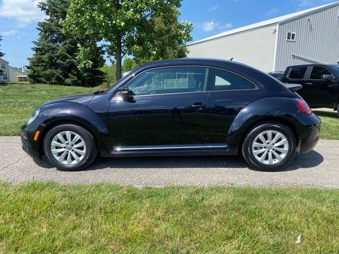 Used 2019 Volkswagen Beetle 2.0T S FWD image 2