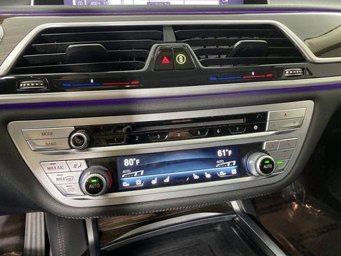 Used 2020 BMW 740i image 21