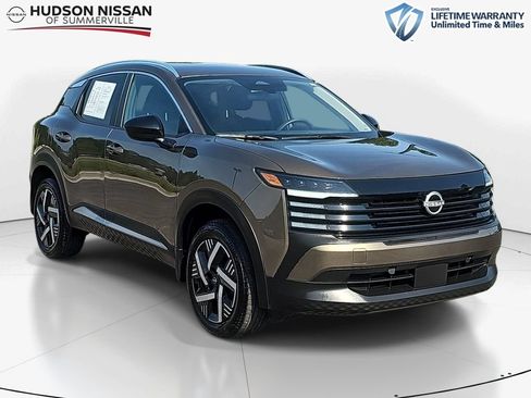Used 2026 Nissan Kicks SV w/ Charging Package FWD image 1