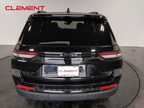 Used 2023 Jeep Grand Cherokee Altitude image 7