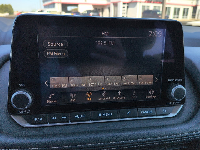 Used 2025 Nissan Rogue S FWD image 19