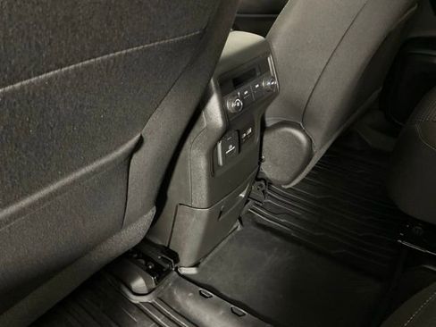 Used 2023 GMC Acadia SLE w/ Driver Convenience Package image 17