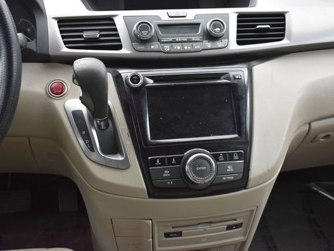 Used 2017 Honda Odyssey SE image 19