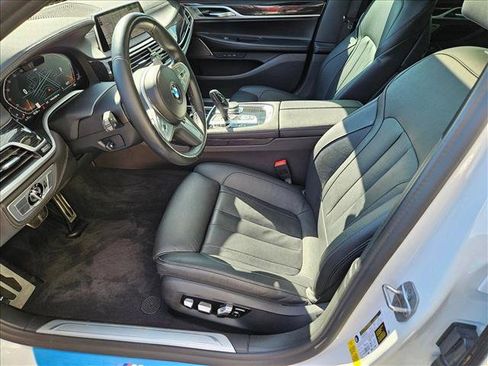 Used 2022 BMW 740i w/ M Sport Package image 16