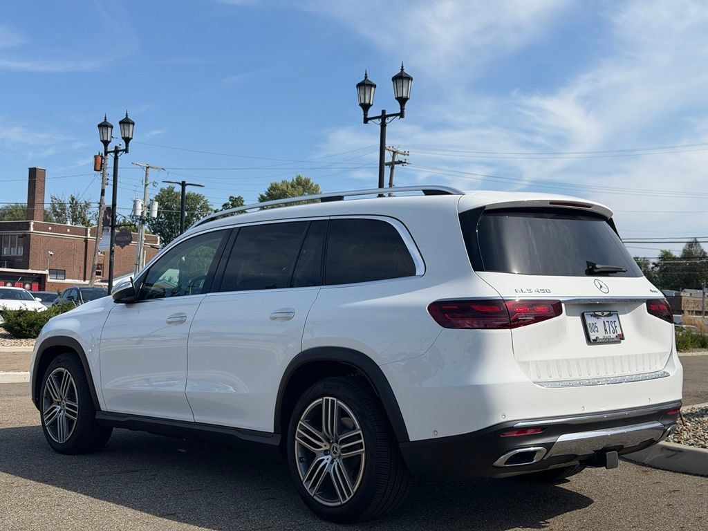 Used 2024 Mercedes-Benz GLS 450 4MATIC image 3