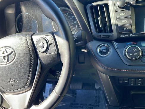 Used 2016 Toyota RAV4 SE image 26