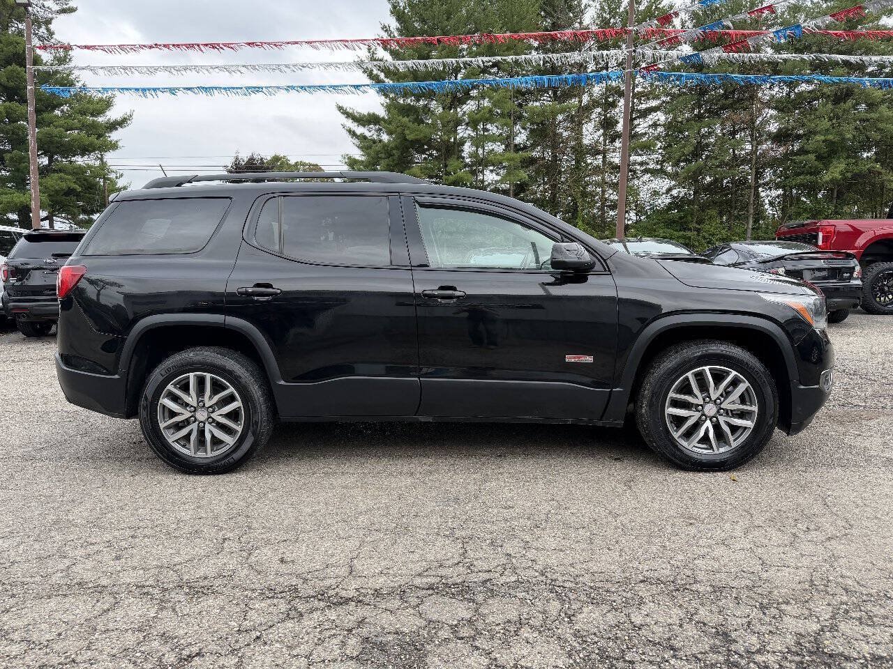 Used 2017 GMC Acadia SLE w/ Driver Alert Package I AWD/4WD image 4