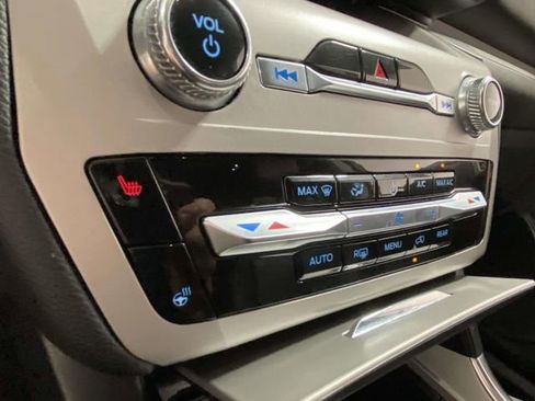 Used 2023 Ford Explorer XLT image 20