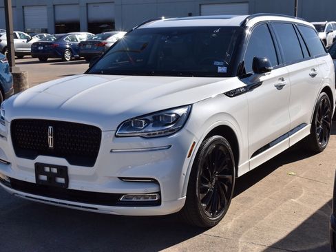 Certified 2023 Lincoln Aviator Reserve w/ Equipment Group 201A image 2