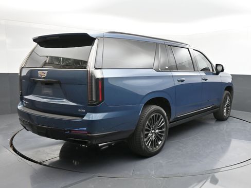 Used 2025 Cadillac Escalade ESV Sport Platinum image 8