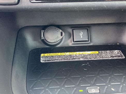 Used 2021 Toyota RAV4 XLE Premium image 26