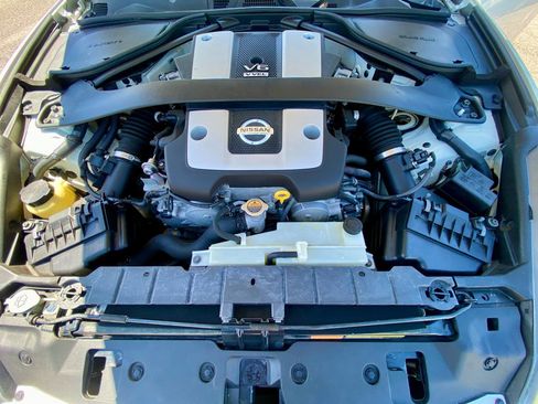 Used 2010 Nissan 370Z Touring w/ Sport Pkg RWD image 18
