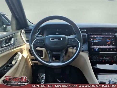 Used 2023 Jeep Grand Cherokee Limited AWD/4WD image 15