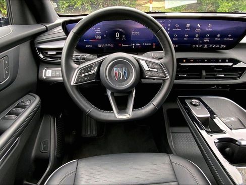 Used 2025 Buick Enclave Sport Touring FWD image 5