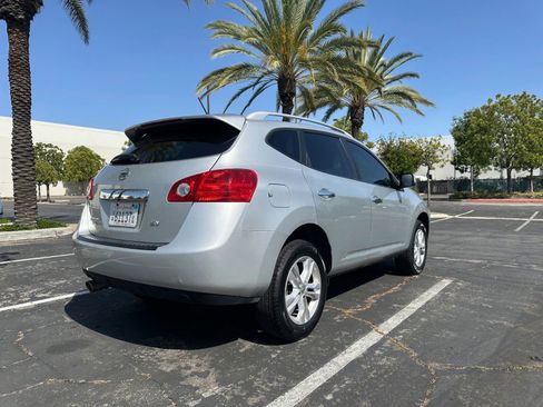 Used 2013 Nissan Rogue SV FWD image 2
