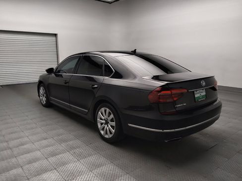 Used 2017 Volkswagen Passat 3.6 SEL Premium image 5