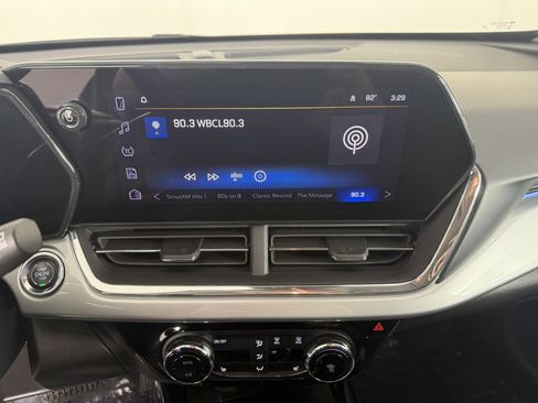 Used 2025 Chevrolet Trax LT w/ LT Convenience Package FWD image 19