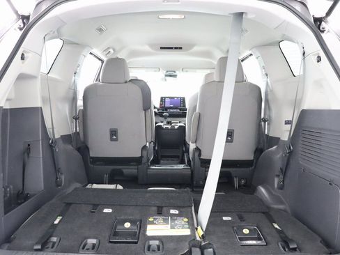 Used 2024 Toyota Sienna LE image 40