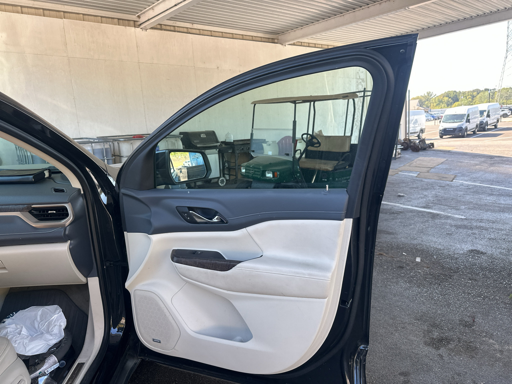 Used 2020 GMC Acadia Denali w/ Technology Package FWD image 16