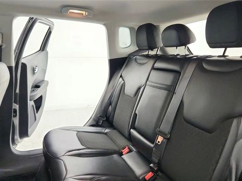 Used 2018 Jeep Compass Latitude AWD/4WD image 29