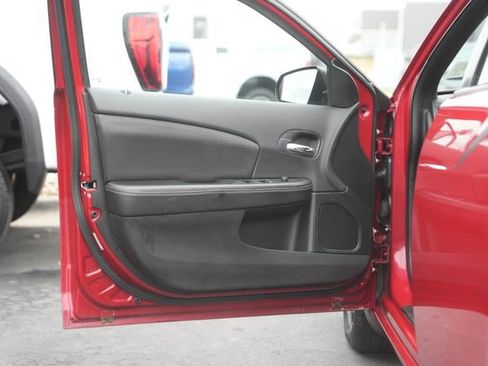 Used 2013 Dodge Avenger SE image 30