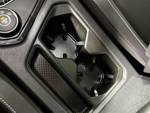 Certified 2023 Volkswagen Tiguan SE R-Line AWD/4WD image 15