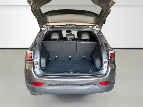 Used 2023 Jeep Compass Latitude image 24