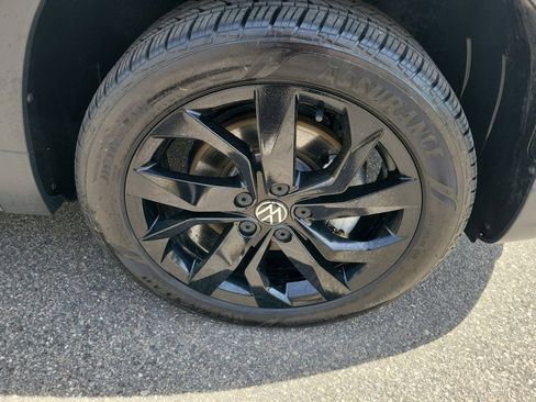 Certified 2023 Volkswagen Taos SE w/ Panoramic Sunroof Package FWD image 27