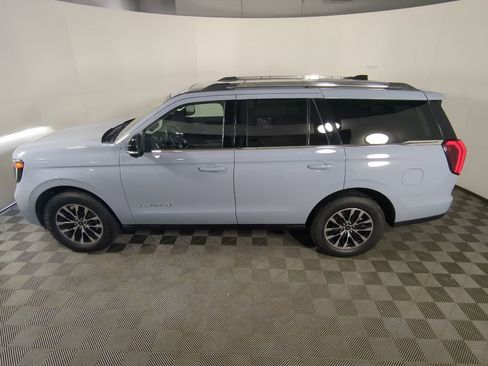 Used 2025 Ford Expedition Platinum AWD/4WD image 7