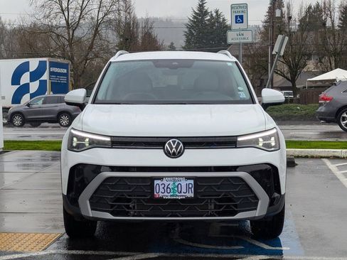 Used 2025 Volkswagen Taos SE image 8