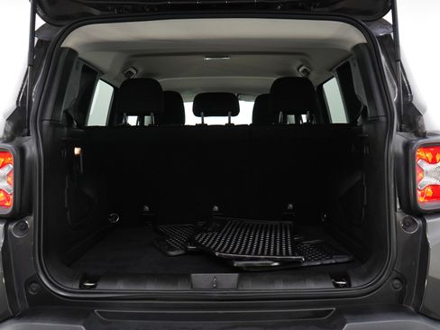 Used 2020 Jeep Renegade Latitude w/ Cold Weather Group AWD/4WD image 17