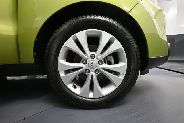 Used 2015 Kia Soul + FWD image 11