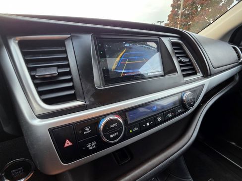 Used 2015 Toyota Highlander XLE AWD/4WD image 10