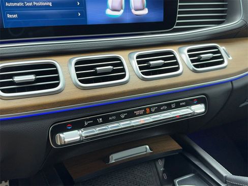 Used 2025 Mercedes-Benz GLS 450 4MATIC image 33