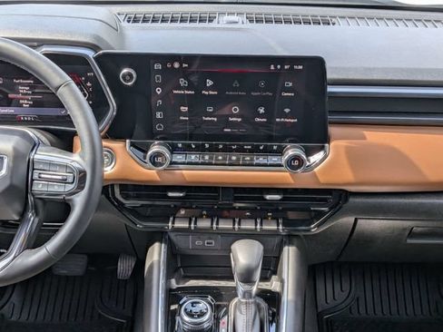 Used 2025 GMC Canyon AT4 w/ AT4 Premium Package AWD/4WD image 17