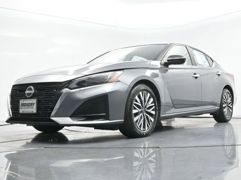 Used 2024 Nissan Altima 2.5 SV FWD image 44