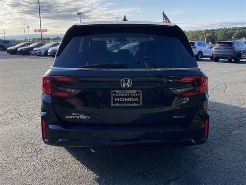 Used 2025 Honda Odyssey Elite image 4