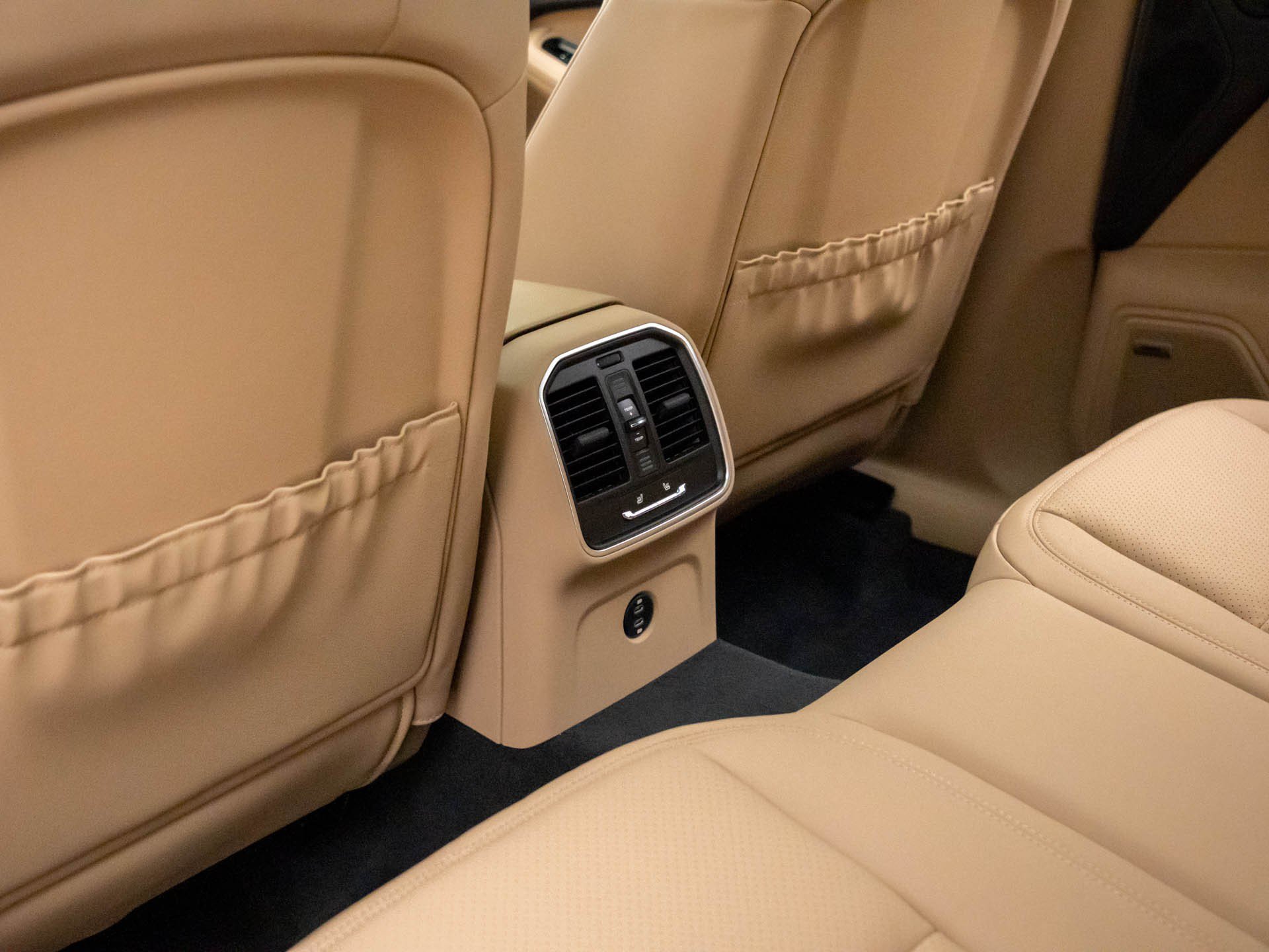 Certified 2026 Porsche Macan AWD/4WD image 17